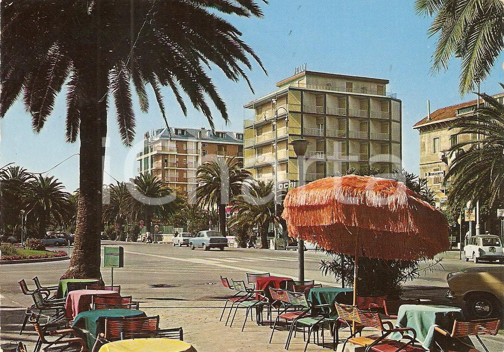 Cartolina originale da collezione 1977 SAN BENEDETTO DEL TRONTO Ombrellone hawaiano in Viale Buozzi Cartolina FG 1
