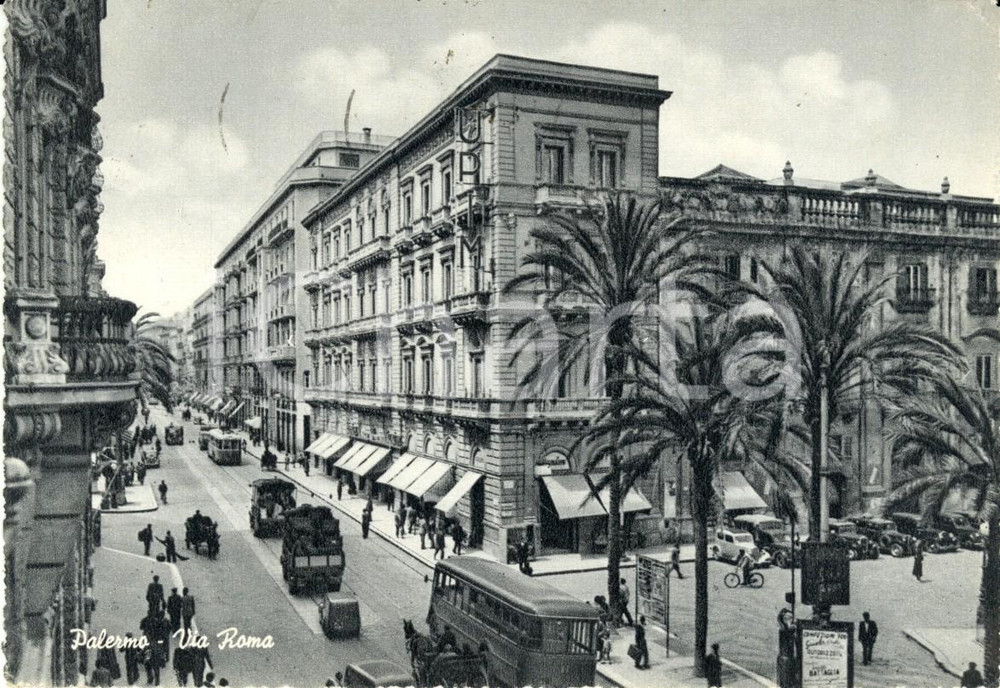 Cartolina originale da collezione 1954 PALERMO Veduta di Via ROMA Cartolina postale ANIMATA con corriera FG VG 1