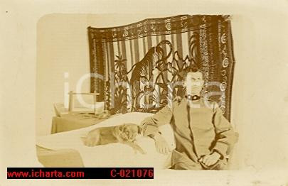 Cartolina originale da collezione 1919 SAGANEITI (ERITREA) Un soldato con il suo cane FP 1