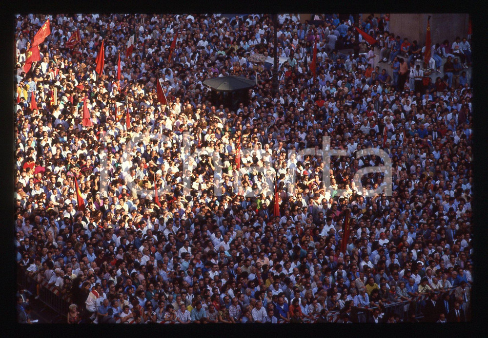 35mm vintage slide* 1990 ROMA Militanti PCI al funerale di Gian Carlo PAJETTA *2