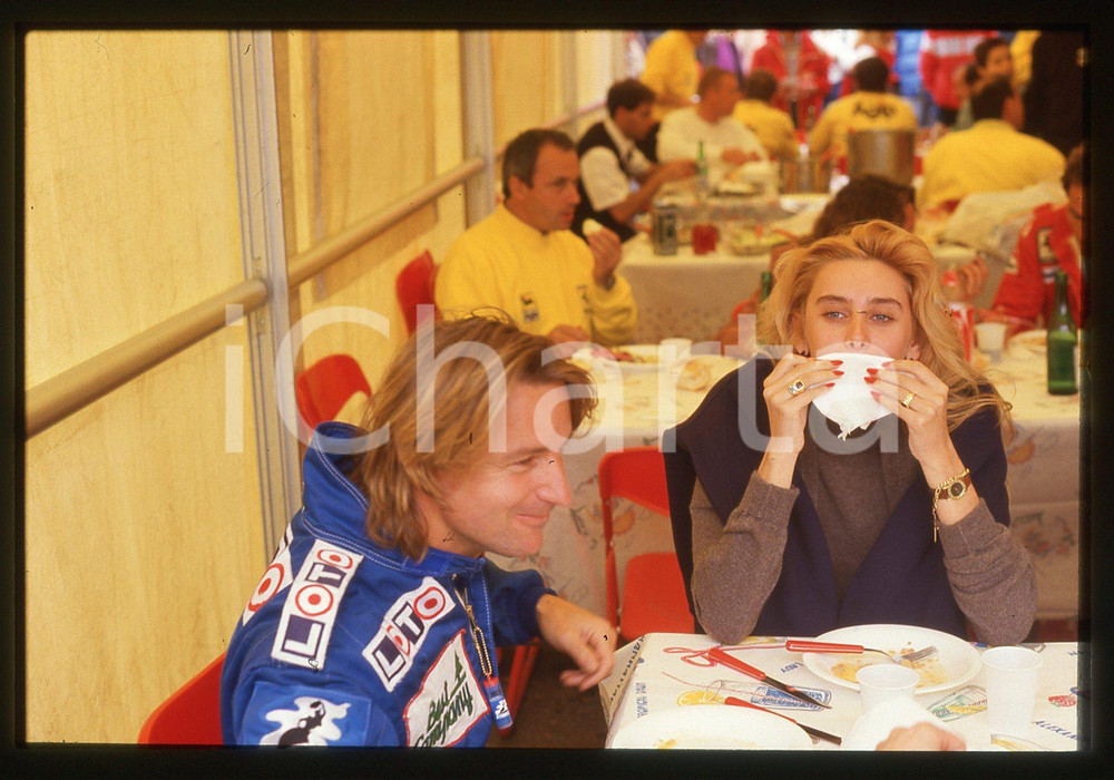 35mm vintage slide* 1989 FORMULA 1 René ARNOUX a pranzo nel motorhome