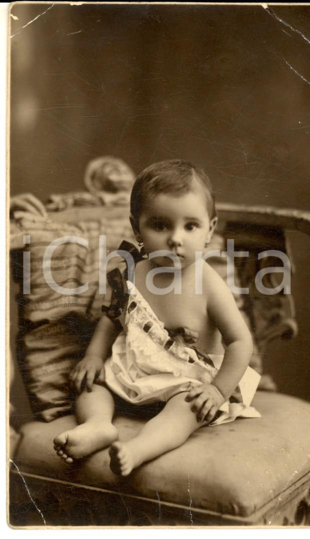 Fotografia d epoca originale 1920 ca GENOVA Ritratto di bambina in veste bianca Foto cartolina CALOSSO 1