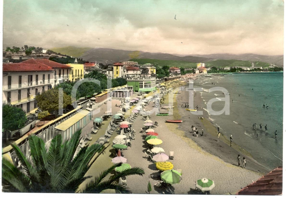 Cartolina originale da collezione 1952 DIANO MARINA IM Panoramica aerea della spiaggia Cartolina ANIMATA FG VG 1
