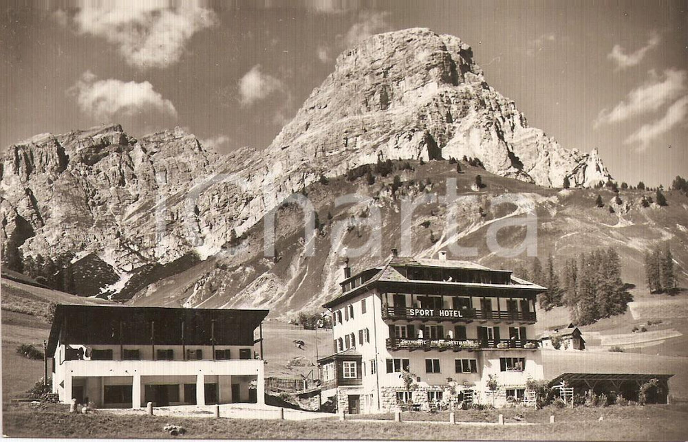 Cartolina originale da collezione 1955 ca CORVARA IN BADIA (BZ) SPORT Hotel e panorama DOLOMITI *Cartolina FP VG 1