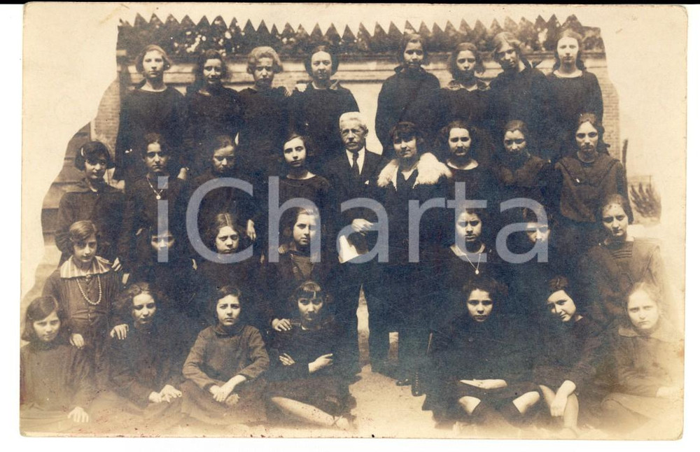 Fotografia d'epoca originale 1920 ca AREA LOMBARDA (?) Classe femminile con coppia di professori *Foto 1