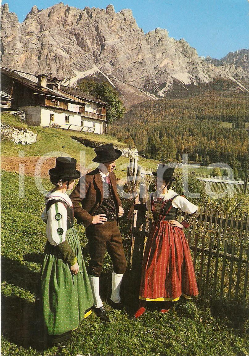 Cartolina originale da collezione 1972 CORTINA D'AMPEZZO (BL) Abitanti in costume tipico *Cartolina FG VG 1