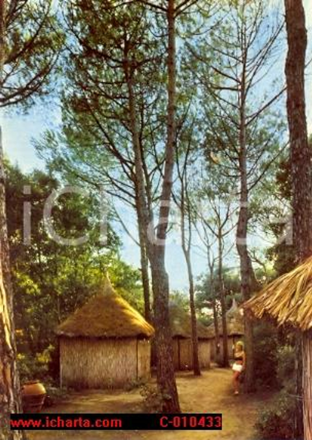 Cartolina originale da collezione 1974 SAN VINCENZO (LI) Ricostruzione VILLAGGIO ABISSINO con ragazza VINTAGE *FG 1