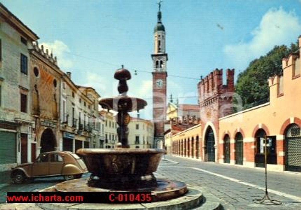 Cartolina originale da collezione 1974 THIENE (VI) RENAULT 2CV in Piazza CHILESOTTI Vintage *Cartolina FG VG 1