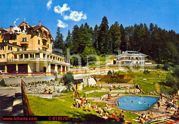 Cartolina originale da collezione 1979 TRENTO Passo MENDOLA Hotel CALDARO e piscina affollata *Cartolina FG VG 1