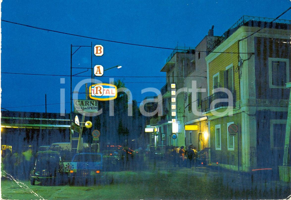 Cartolina originale da collezione 1975 FASANO (BR) Via DEL FARO a TORRE CANNE Notturno - FIAT 500 *Cartolina FG VG 1