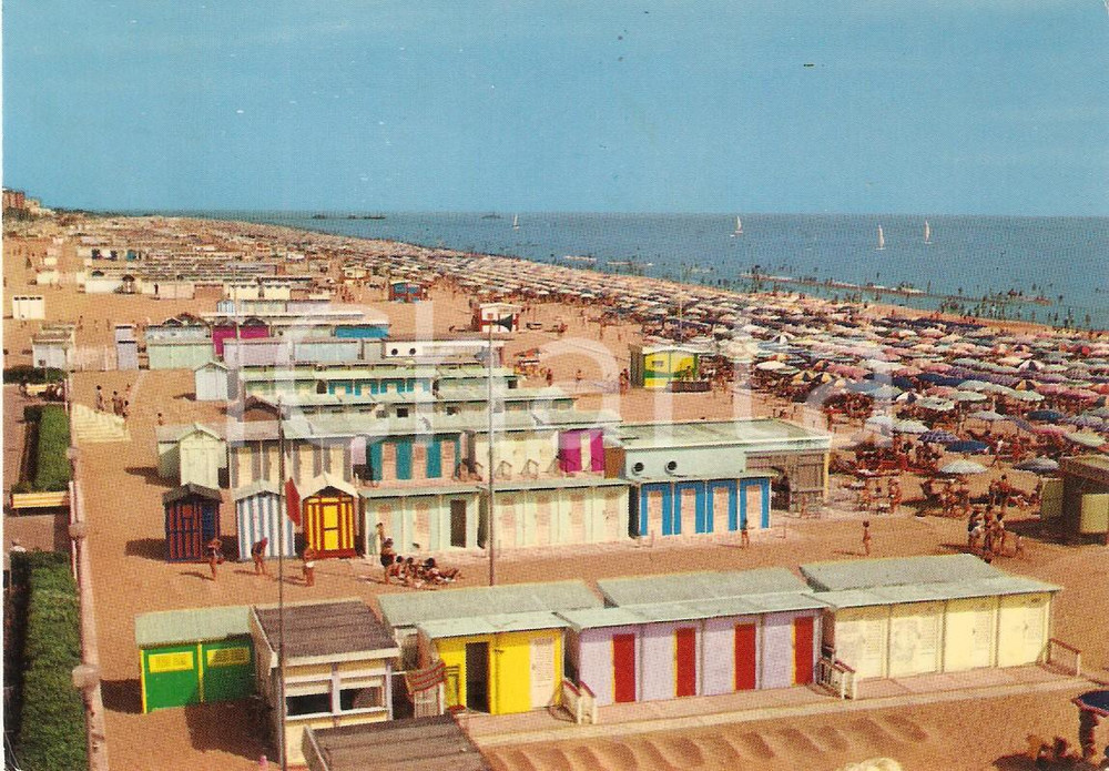 Cartolina originale da collezione 1968 RIMINI Panorama della spiaggia con le cabine *Cartolina FG VG 1