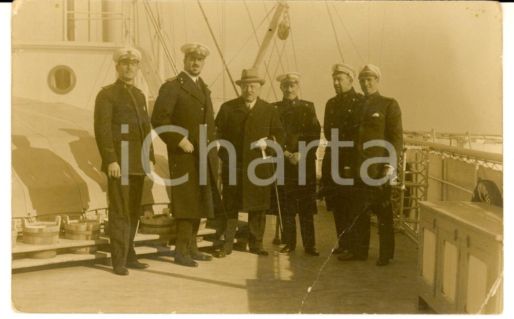 Fotografia d epoca originale 1920 ca REGIA MARINA Comandante e ufficiali con visitatori sul ponte Foto 1