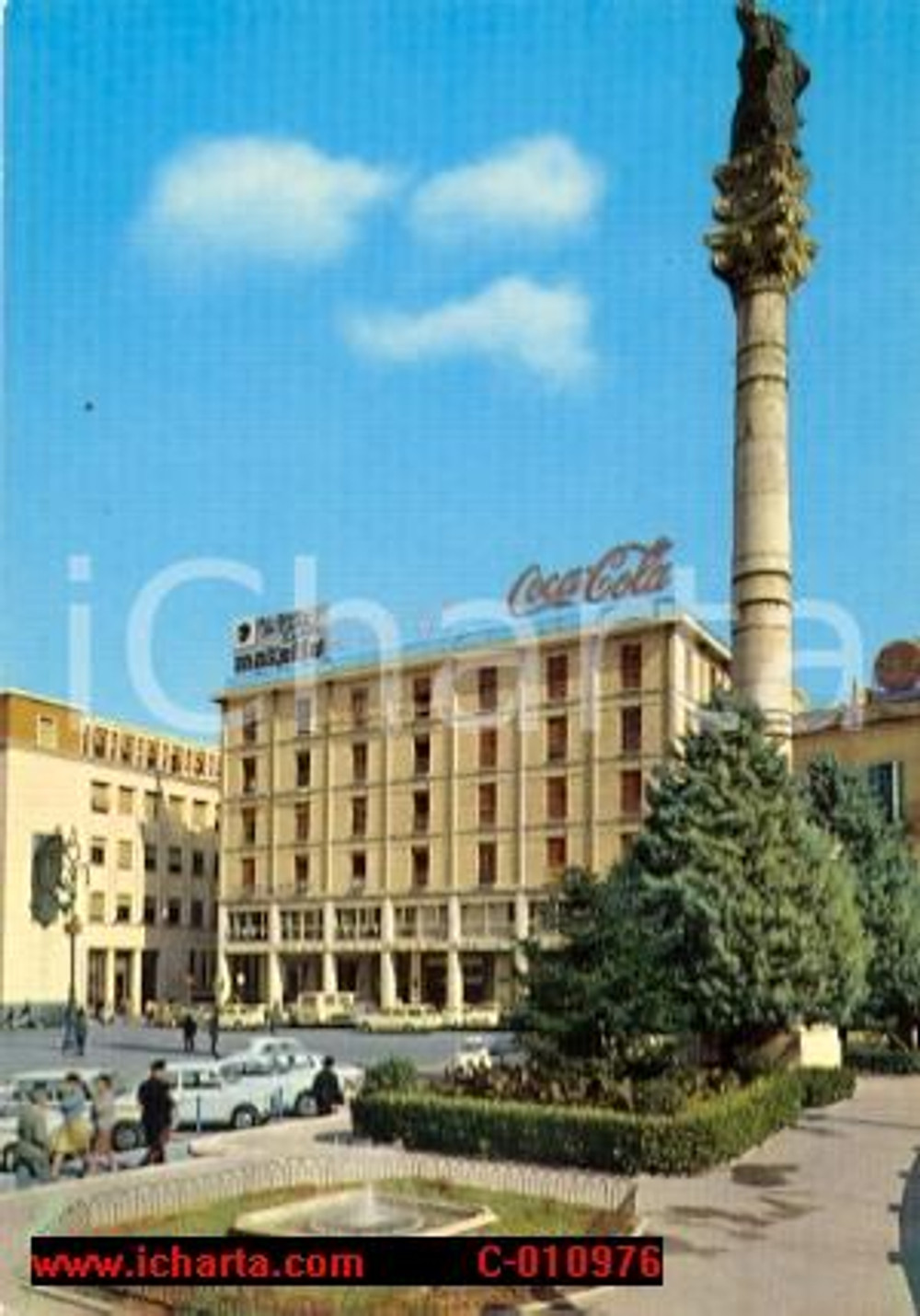 Cartolina originale da collezione 1964 LECCE Piazza S. ORONZO iNSEGNA Coca Cola ANIMATA FG VG 1