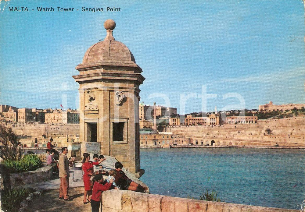 Cartolina originale da collezione 1970 ca SENGLEA MALTA Tourists visit Waltch tower Cartolina FG NV 1