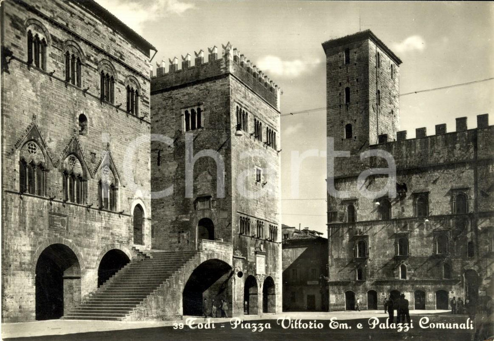 Cartolina originale da collezione 1950 ca TODI PG Piazza VITTORIO EMANUELE e Palazzi Comunali Cartolina FG NV 1