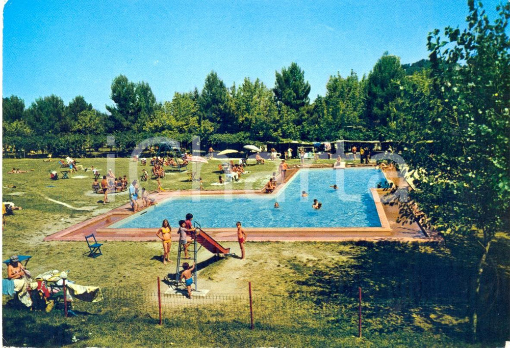 Cartolina originale da collezione 1977 SARTEANO SI Bambini al parco della piscina Cartolina VINTAGE FG VG 1