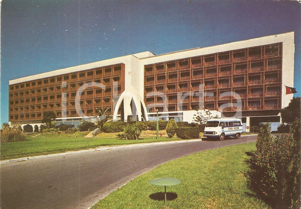 Cartolina originale da collezione 1981 TUNISI (TUNISIA) Furgoncino davanti all'Hotel Tunis Hilton *Cartolina FG NV 1