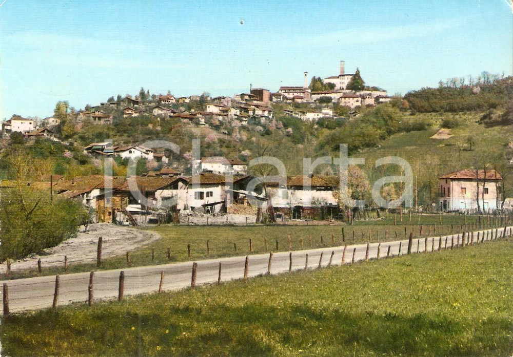 Cartolina originale da collezione 1975 ca MOMBASIGLIO CN Panorama del paese Cartolina FG VG 1