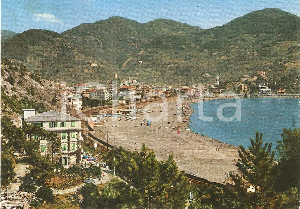 Cartolina originale da collezione 1970 LEVANTO SP Panorama della spiaggia Cartolina FG VG 1
