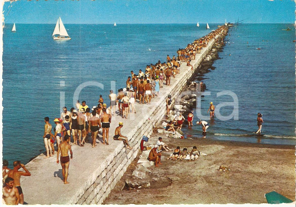 Cartolina originale da collezione 1971 LIDO DI SOTTOMARINA VE Bagnanti affollano la diga Cartolina FG VG 1