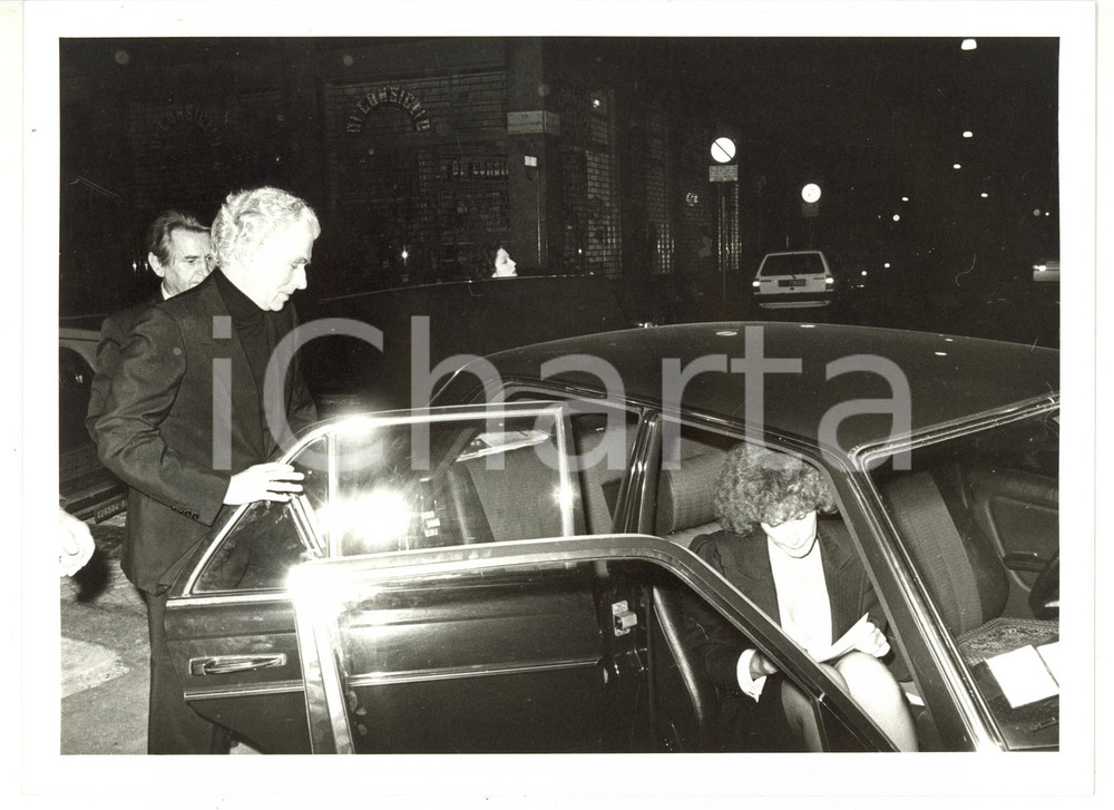 Fotografia d epoca originale 1985 ca MILANO Ornella VANONI firma autografo  Giorgio STREHLER Foto 24x18 cm 1