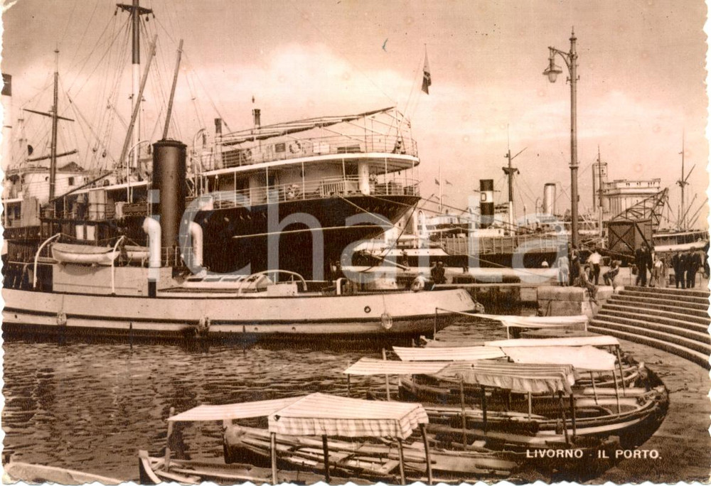 Cartolina originale da collezione 1956 LIVORNO Navi e barche all'attracco al PORTO *Cartolina ANIMATA FG VG 1