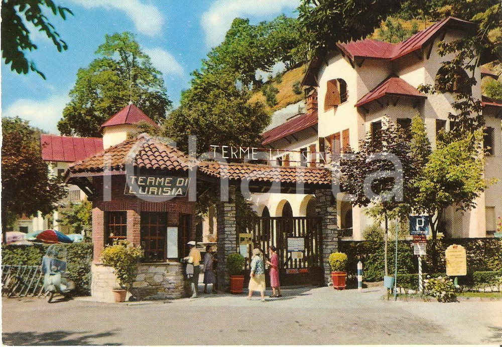 Cartolina originale da collezione 1962 LURISIA CN Vespa davanti all ingresso delle terme Cartolina FG VG 1