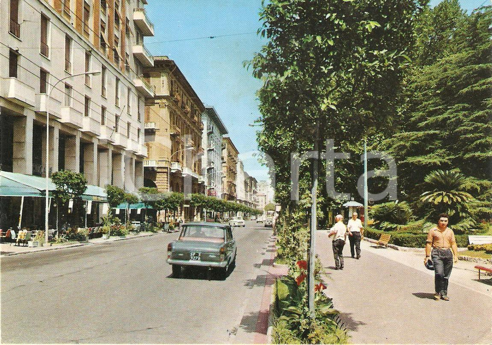 Cartolina originale da collezione 1972 LA SPEZIA Automobile in via Chioco Cartolina FG VG 1
