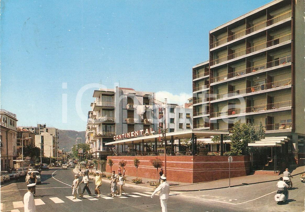 Cartolina originale da collezione 1965 LOANO SV Vigili in via Aurelia  Hotel CONTINENTAL Cartolina FG VG 1