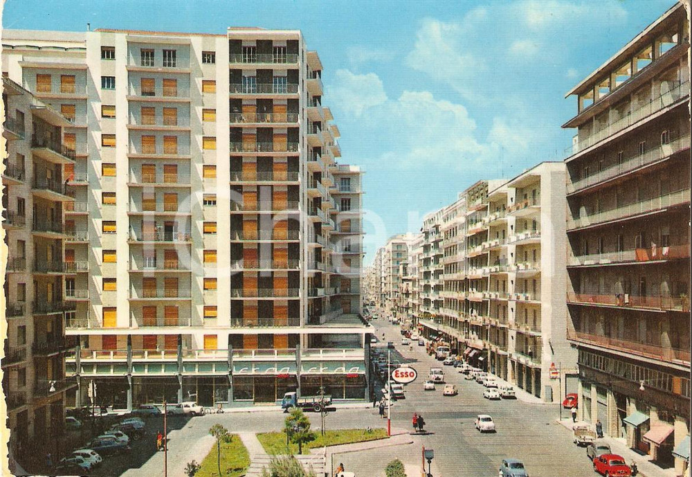 Cartolina originale da collezione 1975 ca CATANIA  Via Giacomo Leopardi  Distributore ESSO Cartolina FG NV 1