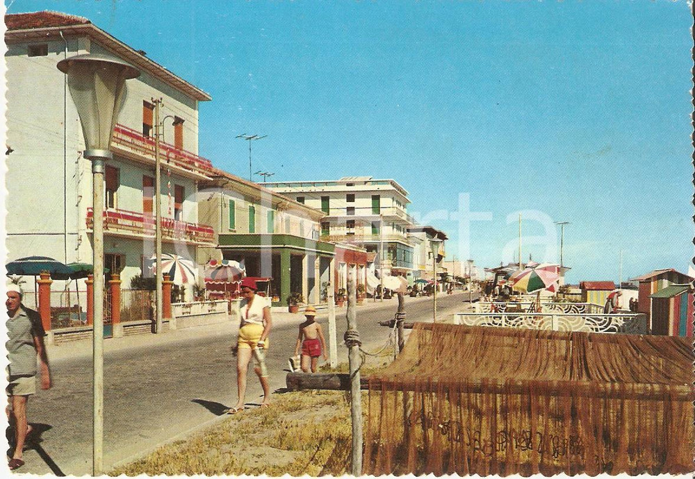 Cartolina originale da collezione 1965 BELLARIA IGEA MARINA RN Passanti in Viale Pinzon Cartolina FG VG 1