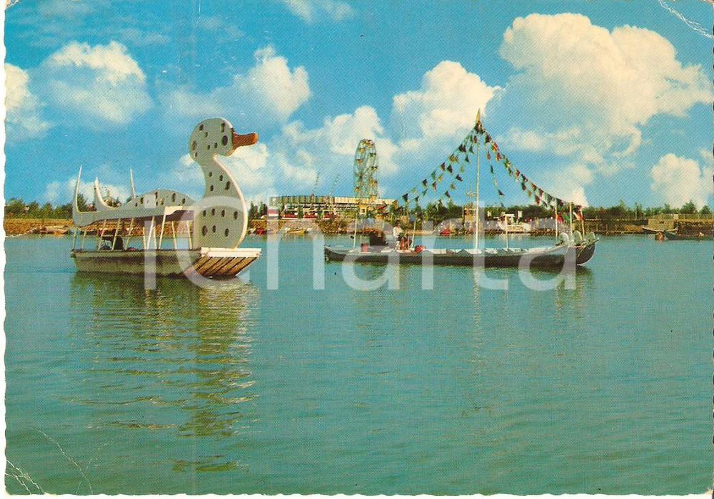 Cartolina originale da collezione 1973 BAGHDAD IRAQ Battello a forma di papera sul lago Cartolina VINTAGE FG VG 1