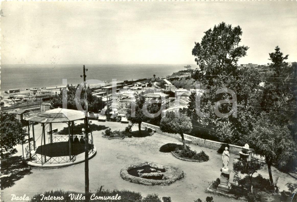 Cartolina originale da collezione 1960 PAOLA CS Veduta dell interno Villa Comunale Cartolina animata FG VG 1