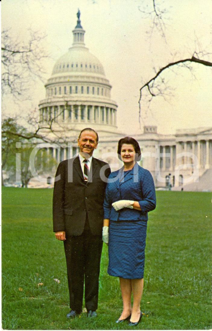 Cartolina originale da collezione 1960 ca WASHINGTON USA Senatore Frank E. MOSS e moglie davanti al CAMPIDOGLIO 1