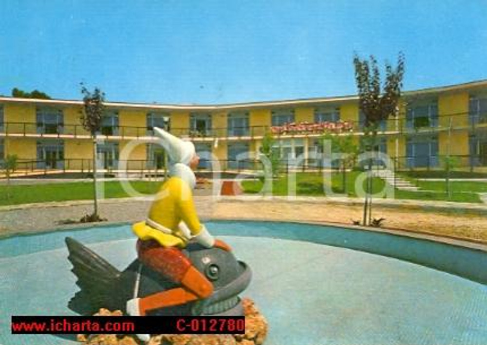 Cartolina originale da collezione 1964 PIETRA LIGURE Osp. Santa Corona BAMBINE GUARDANO PINOCCHIO Poliomielitici 1