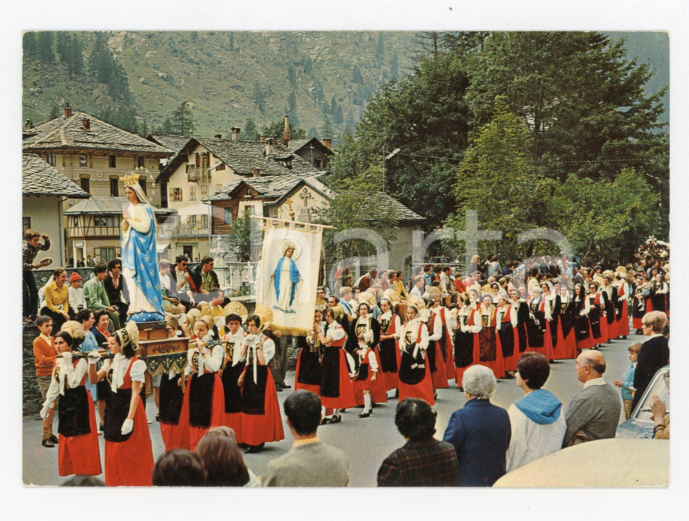 Cartolina originale da collezione 1975 ca GRESSONEYSAINTJEAN AO Processione di Ferragosto Cartolina FG NV 1