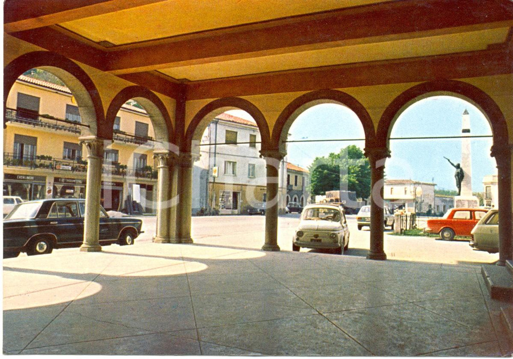 Cartolina originale da collezione 1972 SAREGO VI Loggia Municipio e piazza con FIAT 500 e 125 Cartolina FG VG 1