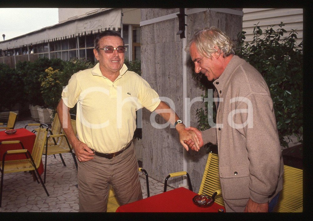 35mm vintage slide* 1990 ca MILANO Gian Maria VOLONTE' Franco BRUSATI Ritratto 1  Diapositiva d'epoca, in formato 35 mm.CONDIZIONI: GOOD   Tutti i diritti riservati.E' severamente vietata la riproduzione. ICharta mette in vendita, sul negozio eBay e in esclusiva sul sito "icharta" il proprio archivio composto da numerose diapositive e negativi fotografici d'epoca, tutti originali e autentici, che attraversano la storia del costume italiano tra gli la fine degli anni Sessanta e Novanta.Si tratta di uno sguardo inedito sull'attualit&agrave;, la politica, la vita quotidiana, il gossip e la cultura, che fotografa il cambiamento della nazione in quest'ultimo scorcio del XX secolo. Un'occasione unica per il mercato del collezionismo, che vede finalmente disponibile un archivio eccezionale per vastit&agrave;, tematiche e condizioni, in un settore (il negativo fotografico e la diapositiva) di assoluta novit&agrave; e dalle interessanti prospettive di investimento.  originale e autentica 1