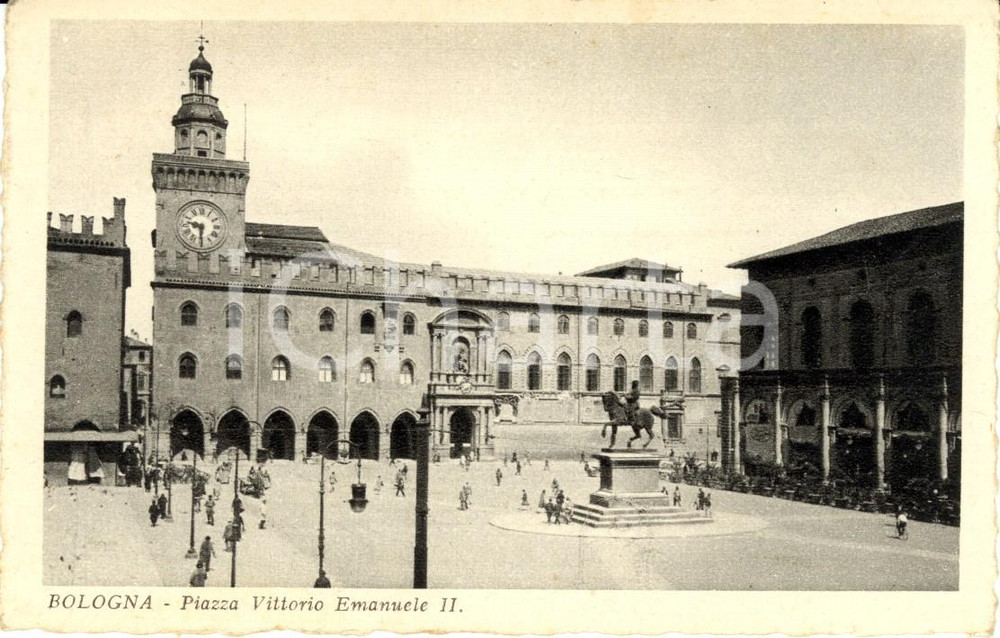 Cartolina originale da collezione 1933 BOLOGNA Piazza VITTORIO EMANUELE II con Palazzo D ACCURSIO ANIMATA FP VG 1