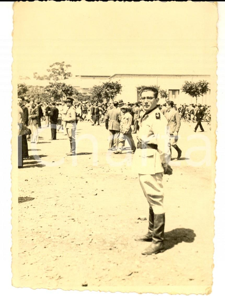 Fotografia d epoca originale 1940 ca REGIO ESERCITO Militare di artiglieria posa in piazza Foto 10x14 1