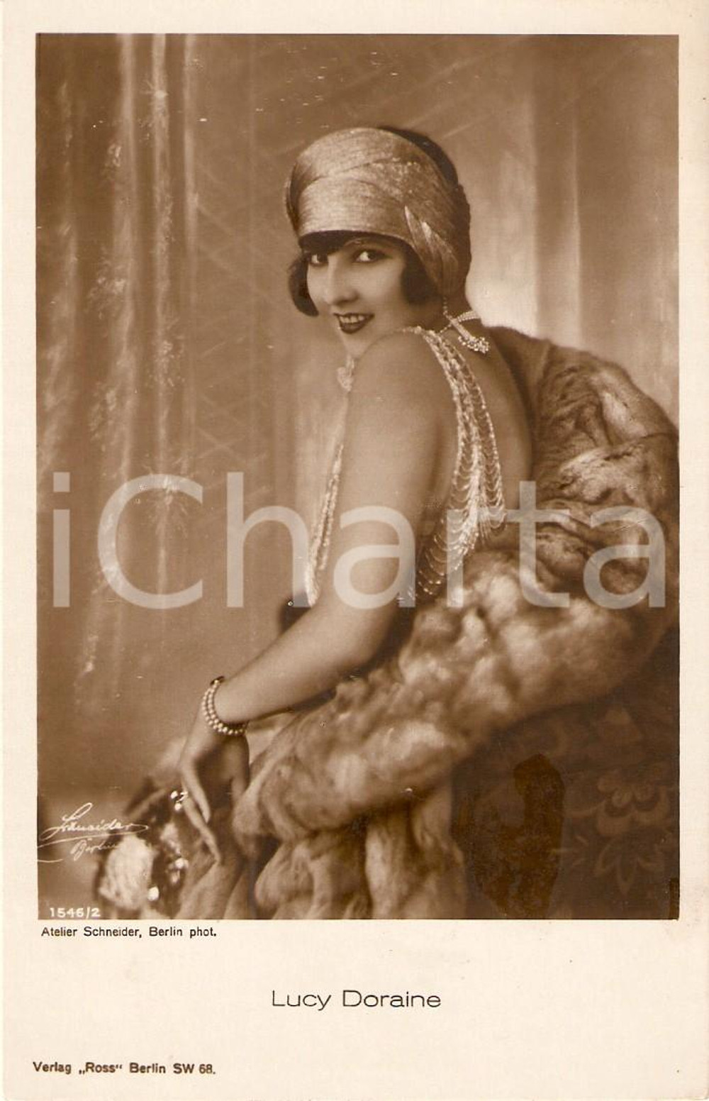 Cartolina originale da collezione 1920 ca CINEMA Actress Lucy DORAINE wearing a fur coat Portrait *Cartolina FP NV 1