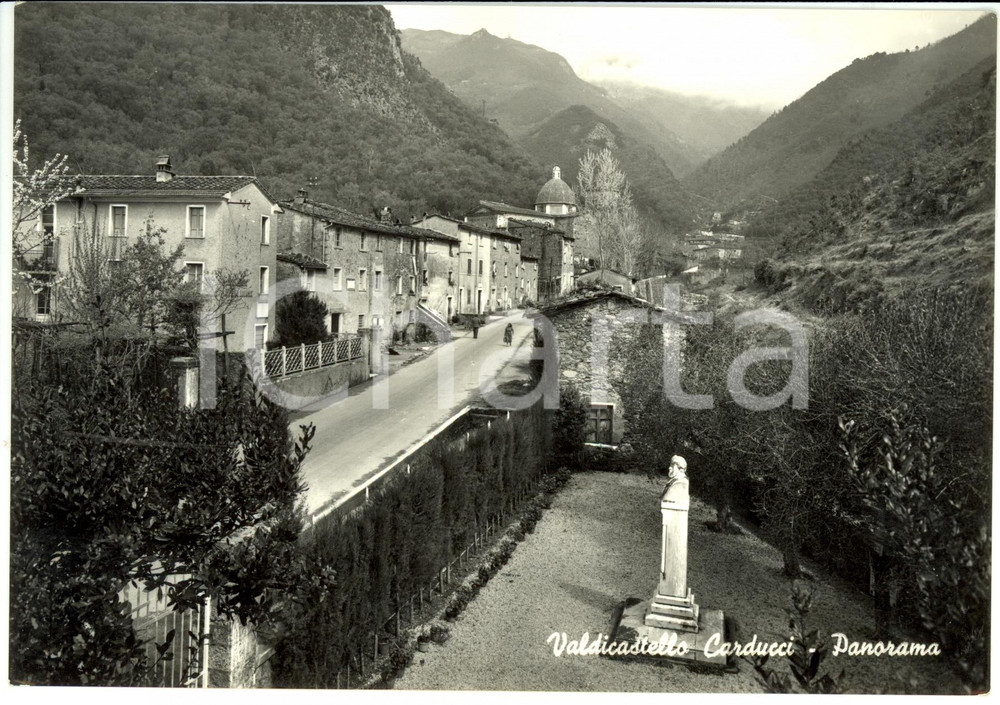 Cartolina originale da collezione 1950 ca VALDICASTELLO CARDUCCI LU Panorama con busto GiosuÃ¨ CARDUCCI FG NV 1