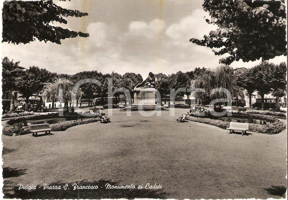 Cartolina originale da collezione 1957 PISTOIA Piazza San Francesco - Monumento ai caduti *Cartolina FG VG 1
