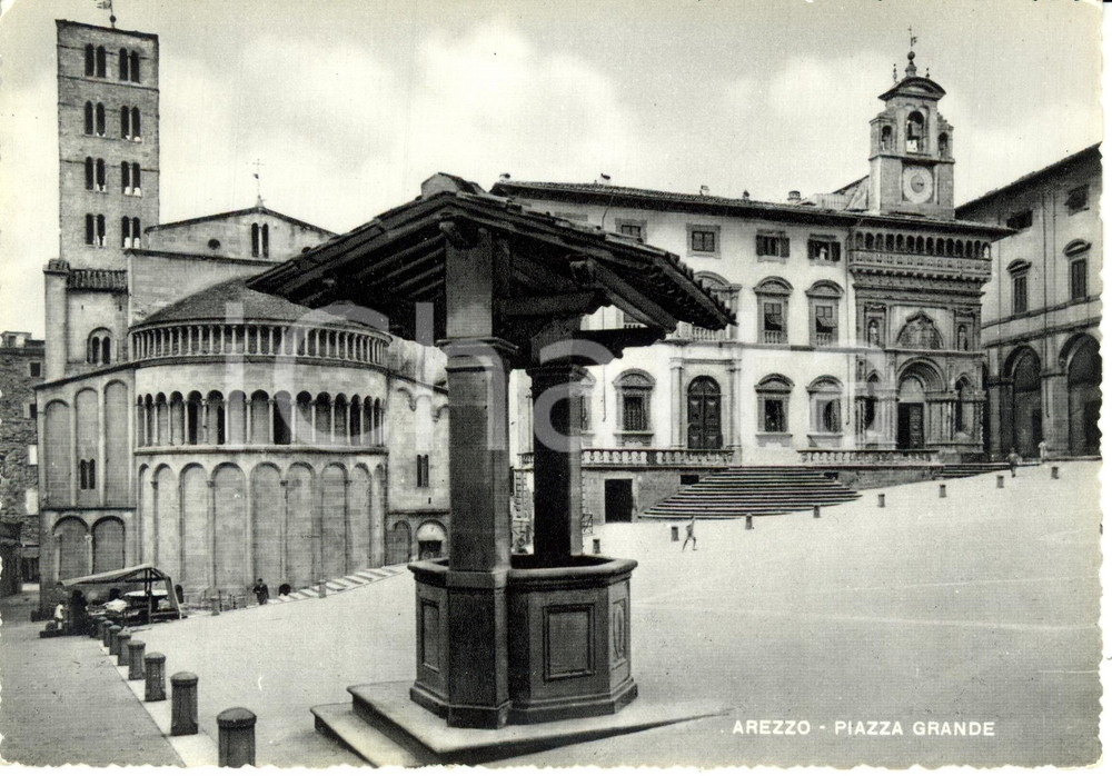 Cartolina originale da collezione 1950 ca AREZZO Veduta di piazza GRANDE *Cartolina ANIMATA FG NV 1