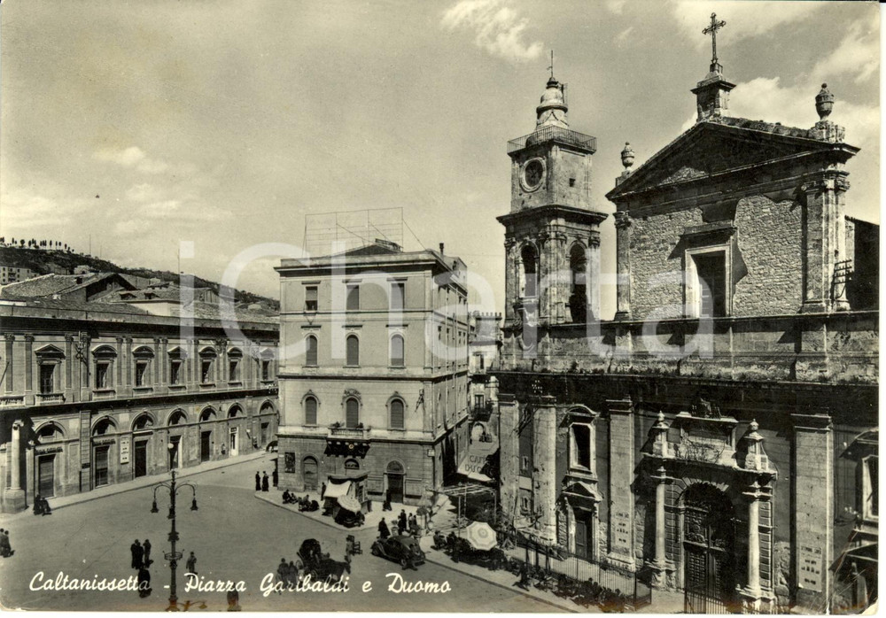 Cartolina originale da collezione 1958 CALTANISSETTA Piazza GARIBALDI e DUOMO Cartolina ANIMATA FG VG 1