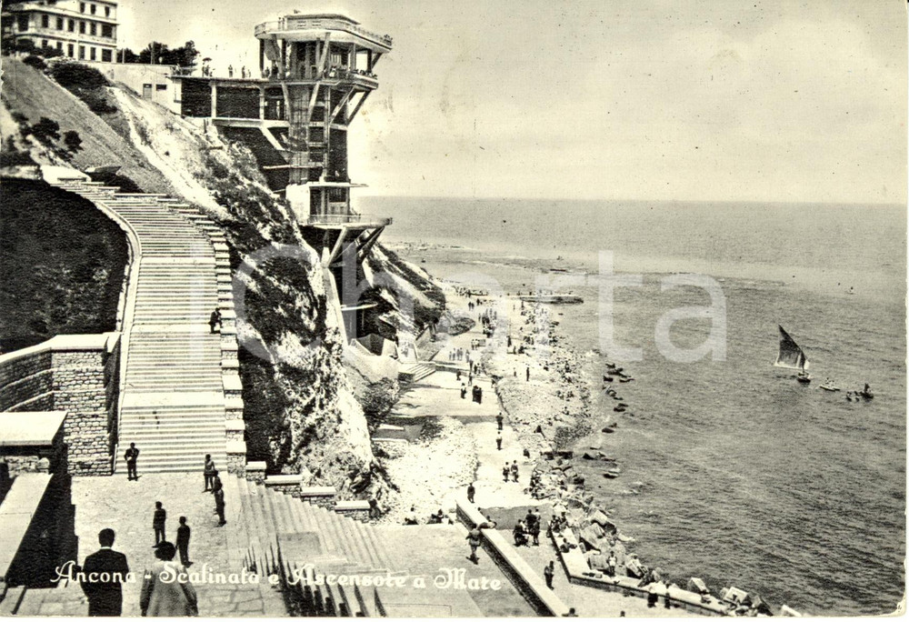 Cartolina originale da collezione 1965 ANCONA Scalinata con ascensore a mare *Cartolina ANIMATA FG NV 1