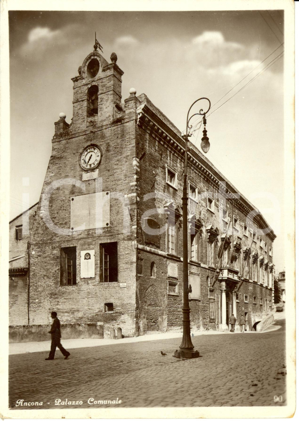 Cartolina originale da collezione 1933 ANCONA Veduta con Palazzo comunale Cartolina ANIMATA FG NV 1