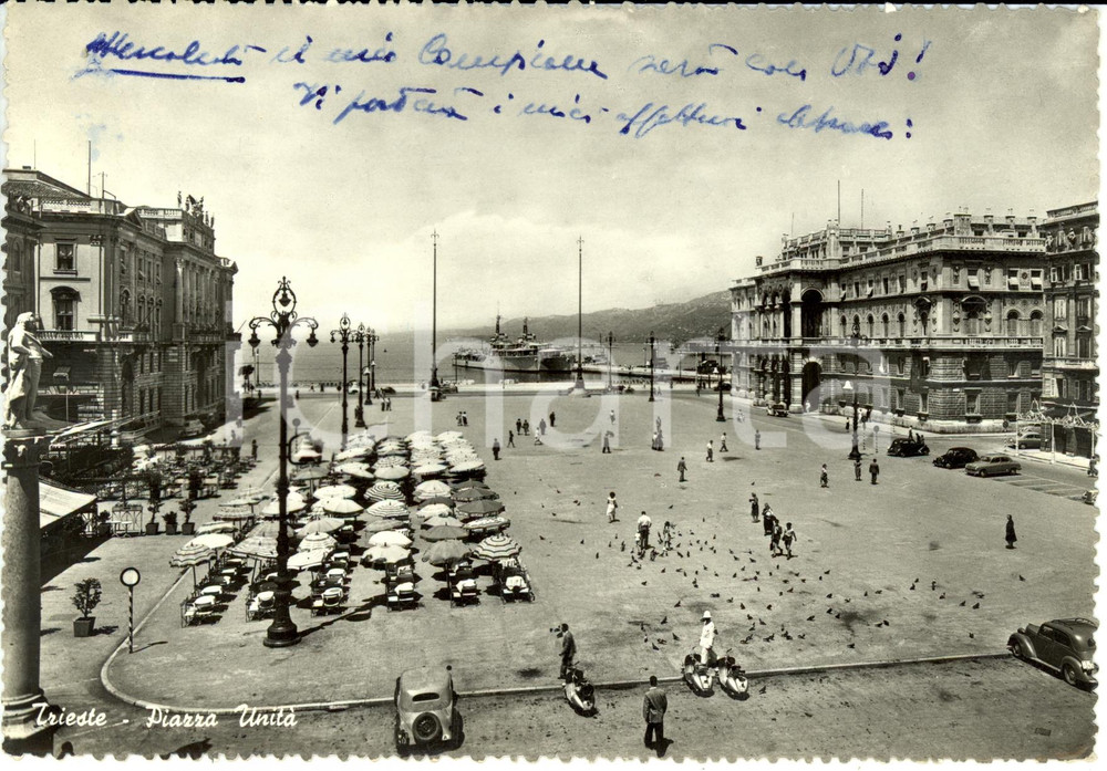Cartolina originale da collezione 1956 TRIESTE Veduta di piazza UNITA  verso il mare ANIMATA FG VG 1