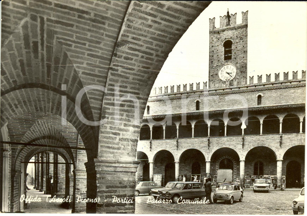 Cartolina originale da collezione 1971 OFFIDA AP Palazzo comunale visto dai portici   Cartolina ANIMATA FG VG 1