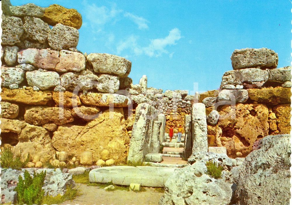 Cartolina originale da collezione 1960 ca GOZO MALTA I templi megalitici di GGANTIJA Cartolina ANIMATA FG NV 1